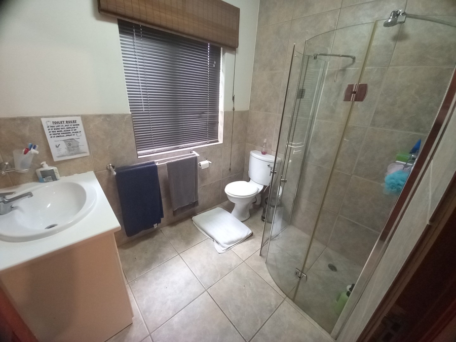 4 Bedroom Property for Sale in Boschenvaal River Front Lodges Free State